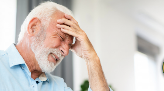 Ez vajon STROKE...? Hogyan tudom felismerni és hogyan tudok azonnal segíteni?